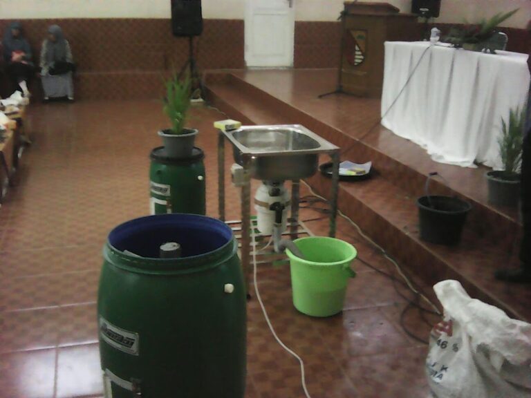 Menghasilkan Bioethanol Bahan Bakar Nabati (Bakarti) dan Biogas dari Sampah Organik