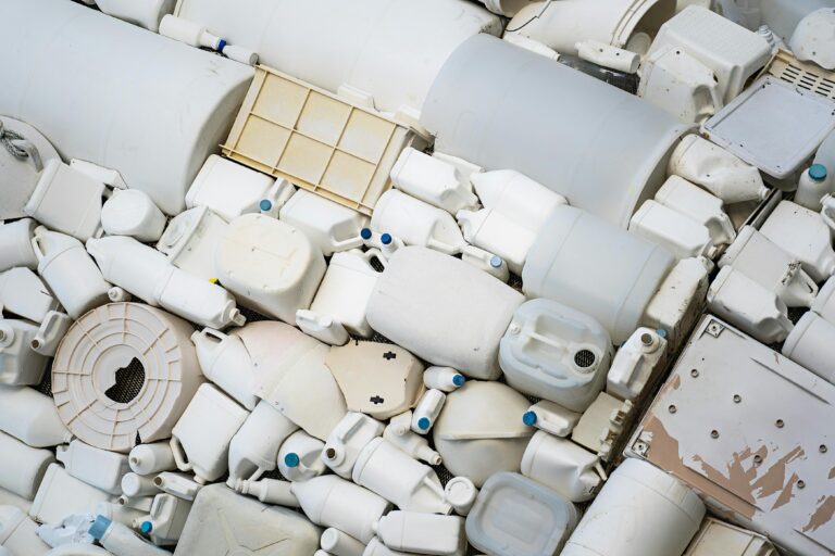 Daur Ulang Sampah Anorganik: Mengubah Plastik, Kaca, dan Logam Menjadi Produk Bernilai Ekonomi