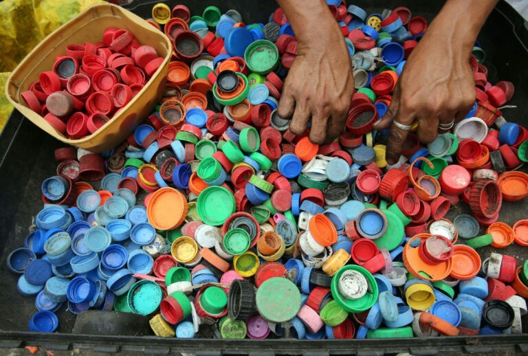 Dekorasi 17 Agustus dari Sampah Plastik: Tips Mengolah Sampah Plastik Jadi Dekorasi Unik 17 Agustus